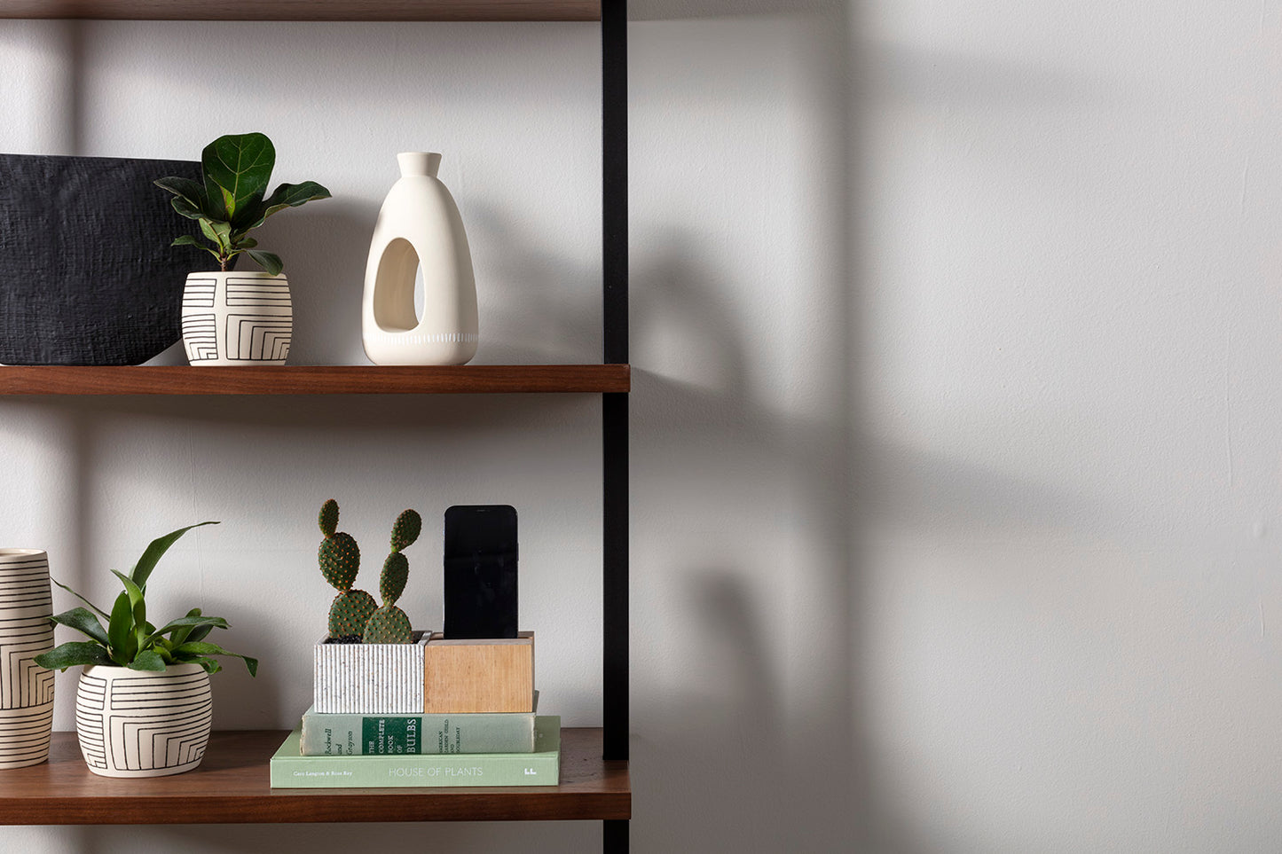 Aravalli Phone Stand Planter