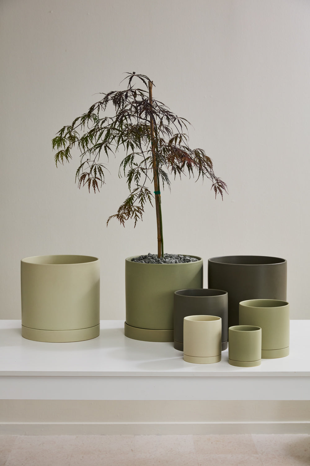 Romey Neutral Pot with Saucer