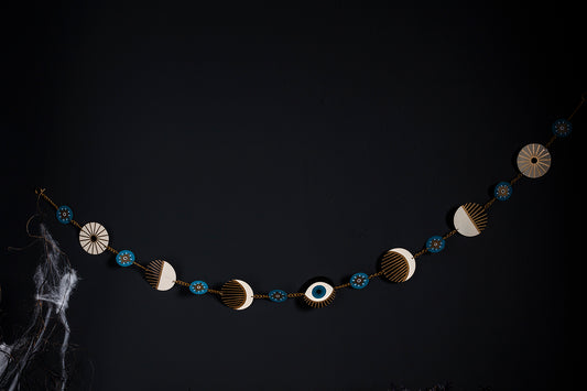 Omniscient Garland