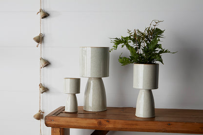 Beta Footed Pot
