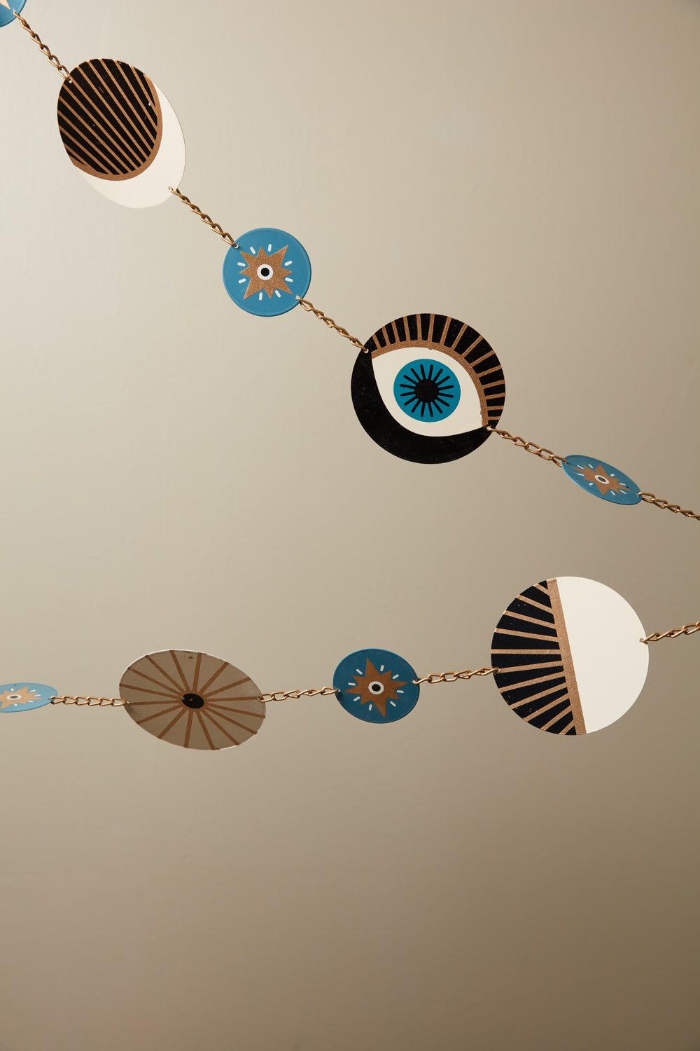 Omniscient Garland