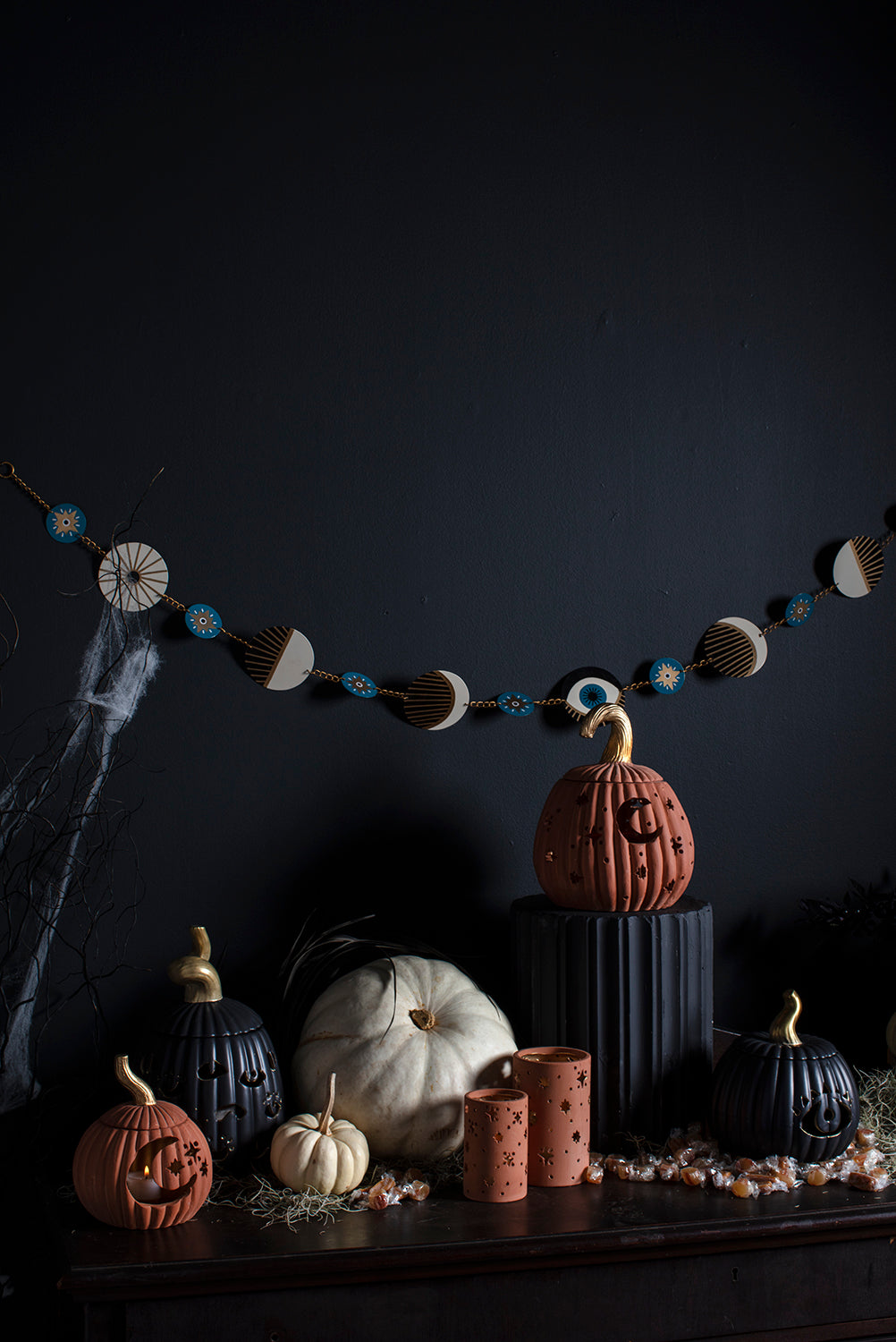 Omniscient Garland
