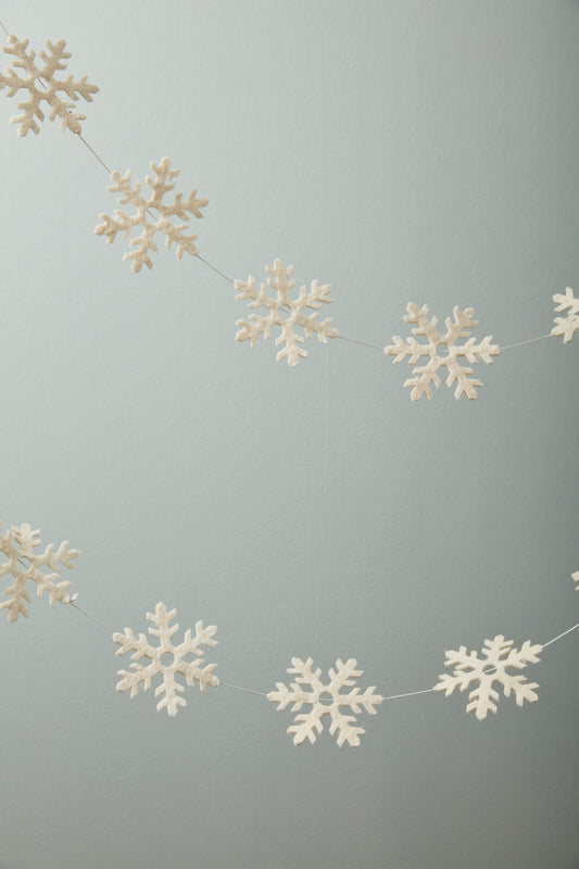 Snowy Garland
